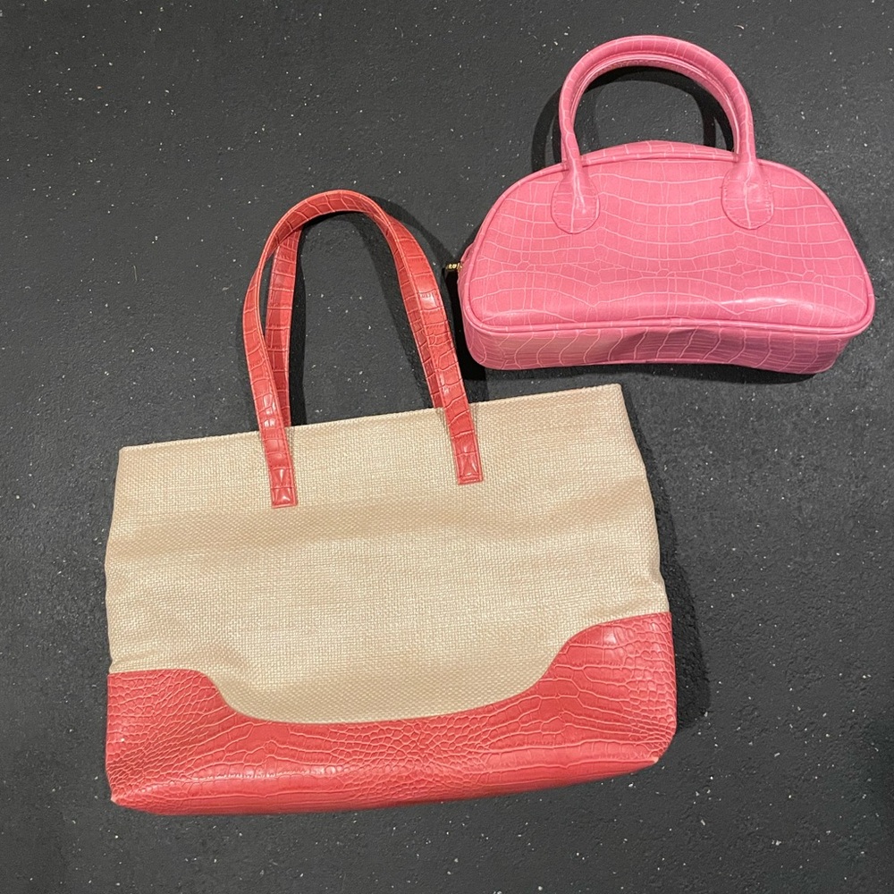 Estée Lauder bag and makeup pouch